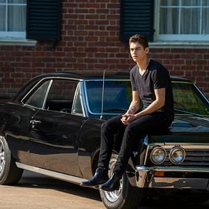 Fotoğraf Hero Fiennes Tiffin