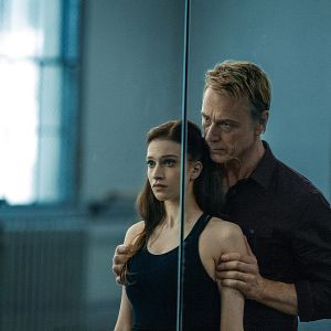 Fotoğraf Flesh and Bone