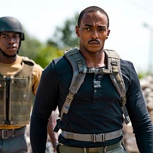 Fotoğraf Outside The Wire