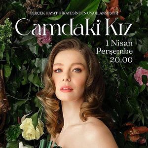 Fotoğraf Camdaki Kız