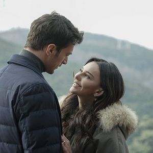 Fotoğraf Camdaki Kız