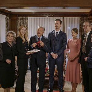 Fotoğraf Camdaki Kız