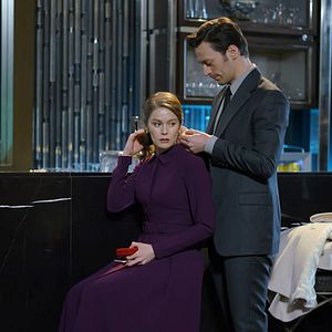 Fotoğraf Camdaki Kız