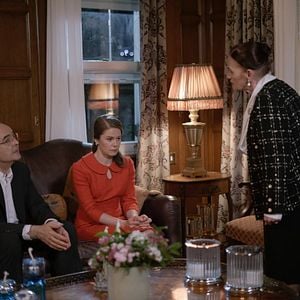 Fotoğraf Camdaki Kız