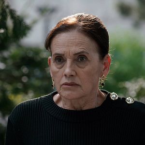 Fotoğraf Camdaki Kız