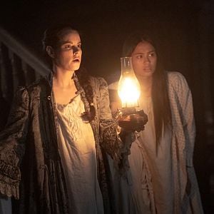 Fotoğraf Emily Hampshire