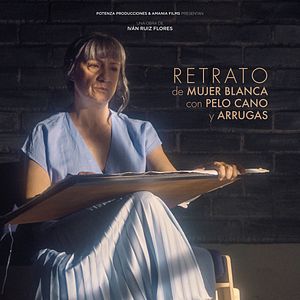 Fotoğraf Retrato de mujer blanca con pelo cano y arrugas