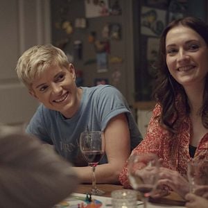 Fotoğraf Mae Martin