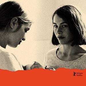 Fotoğraf Örümcek ve Kız