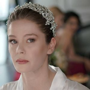 Fotoğraf Camdaki Kız