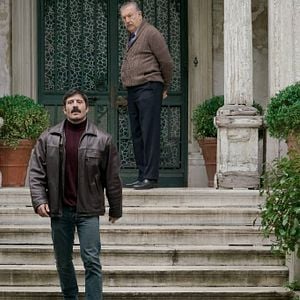 Fotoğraf Camdaki Kız