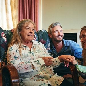 Fotoğraf June Again