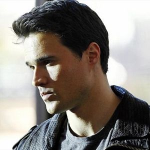 Fotoğraf Brett Dalton