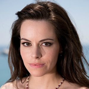 Fotoğraf Emily Hampshire