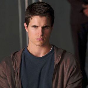 Fotoğraf Robbie Amell