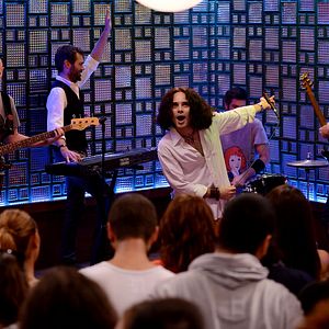 Fotoğraf Yalan Dünya