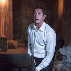 Fotoğraf Sasha Roiz