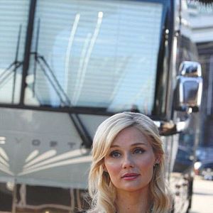 Fotoğraf Clare Bowen