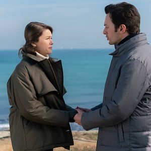 Fotoğraf Camdaki Kız