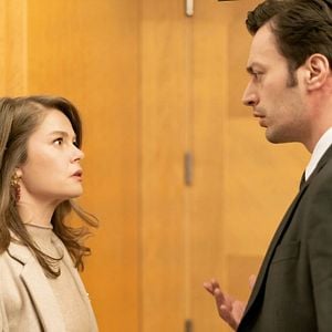 Fotoğraf Camdaki Kız