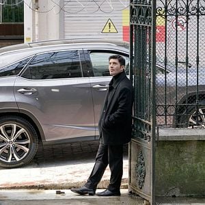 Fotoğraf Camdaki Kız