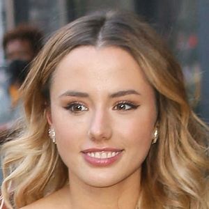 Fotoğraf Lily Mo Sheen