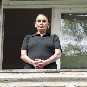 Fotoğraf Camdaki Kız