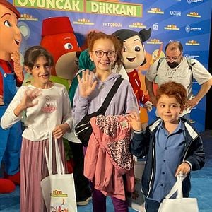 Fotoğraf Mutlu Oyuncak Dükkanı