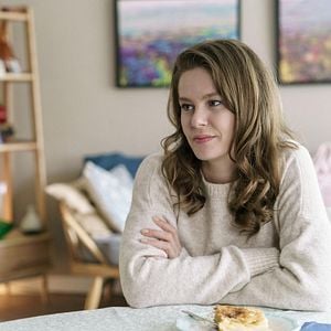 Fotoğraf Camdaki Kız