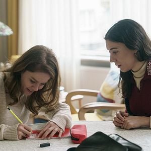 Fotoğraf Camdaki Kız