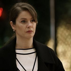 Fotoğraf Camdaki Kız