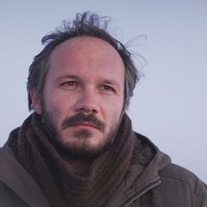 Fotoğraf Kuru Otlar Üstüne