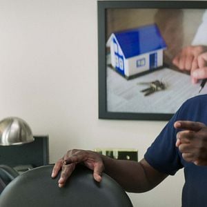 Fotoğraf Eller Yukarı, Damat!