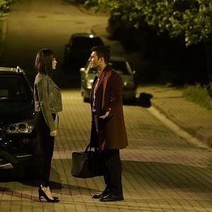 Fotoğraf Camdaki Kız