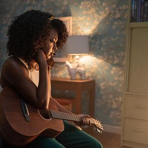 Fotoğraf Adrienne Warren