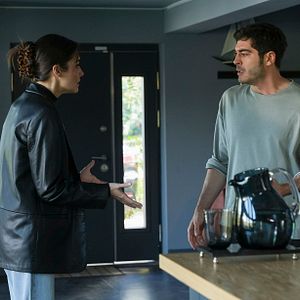 Fotoğraf Bambaşka Biri