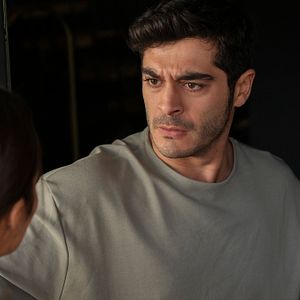 Fotoğraf Bambaşka Biri