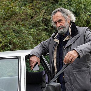 Fotoğraf Bambaşka Biri