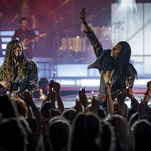 Fotoğraf Girl You Know It's True