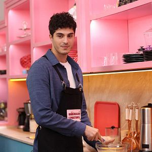 Fotoğraf Kendi Düşen Ağlamaz