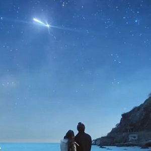 Fotoğraf Yıldızlar Bana Uzak