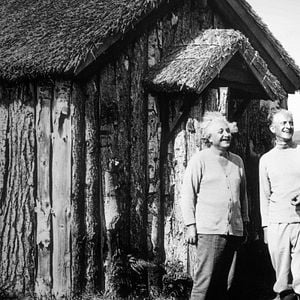 Fotoğraf Einstein And The Bomb