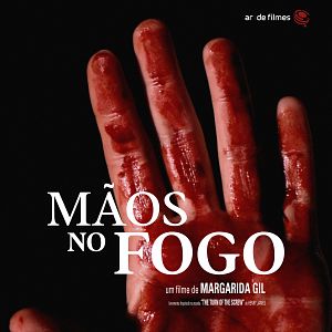 Fotoğraf Mãos no fogo