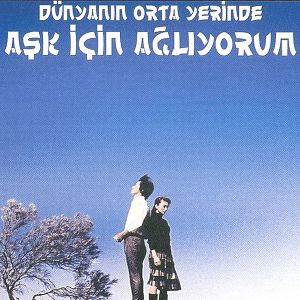 Fotoğraf Dünyanın Orta Yerinde Aşk İçin Ağlıyorum