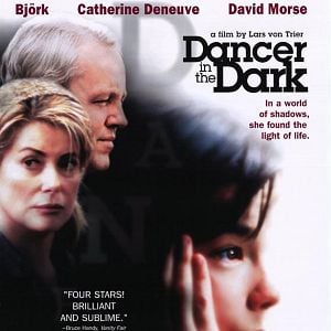 Fotoğraf Karanlıkta Dans