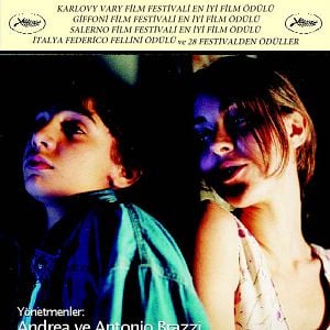 Fotoğraf Aşk ve Cinayet Eğitimi Gören Bazı Çocuklar