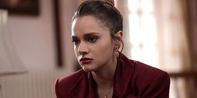 Hudutsuz Sevda 25.Bölüm posteri