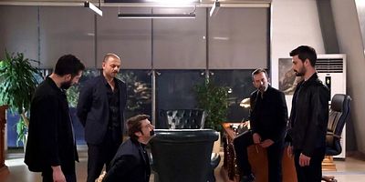 Hudutsuz Sevda 29.Bölüm posteri