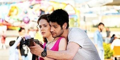 Acil Aşk Aranıyor 10.Bölüm posteri