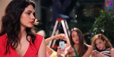 Tatlı Küçük Yalancılar 1.Bölüm posteri